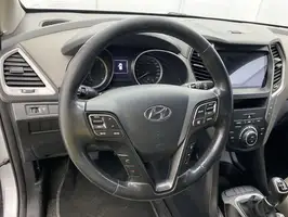 2016  Hyundai Santa - Image 23