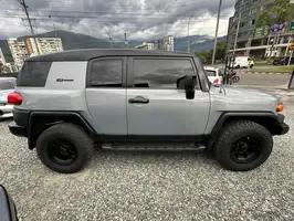 2022  Toyota Fj - Image 10