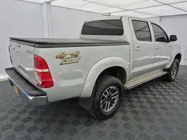 2015  Toyota Hilux - Image 16