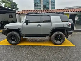 2012  Toyota Fj - Image 10