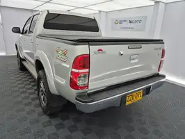 2015  Toyota Hilux - Image 14