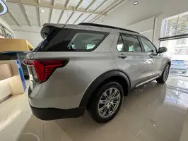 2025  Ford Explorer - Image 38