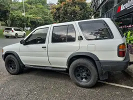 2000  Nissan Pathfinder - Image 11