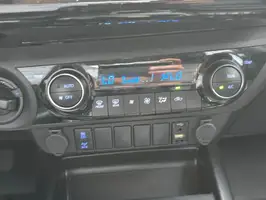 2022  Toyota Hilux - Image 18