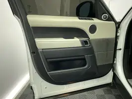 2014  Land Rover Unknown - Image 19