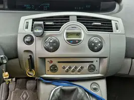 2010  Renault Grand - Image 24