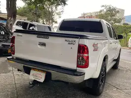 2013  Toyota Hilux - Image 9