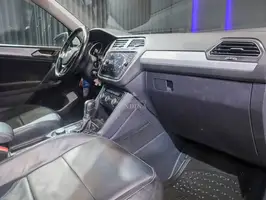 2018  Volkswagen Tiguan - Image 15