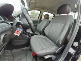 2017  Volkswagen Voyage - Image 28