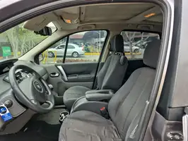 2010  Renault Grand - Image 18