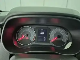 2025  Renault Duster - Image 41