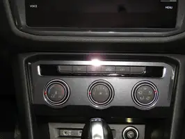 2018  Volkswagen Tiguan - Image 25