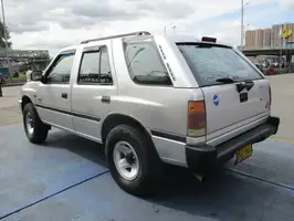2003  Chevrolet Rodeo - Image 12