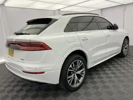 2022  Audi Q8 - Image 17