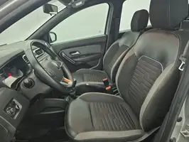 2022  Renault Duster - Image 38