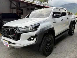 2024  Toyota Hilux - Image 25