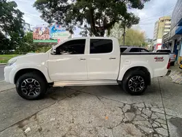2013  Toyota Hilux - Image 14