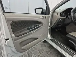 2019  Volkswagen Voyage - Image 37