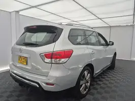 2015  Nissan Pathfinder - Image 16