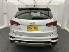 2016  Hyundai Santa - Image 12