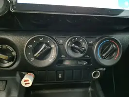 2016  Toyota Hilux - Image 23