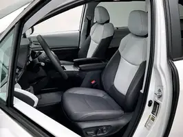 2025  Toyota Siena - Image 12