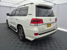 2019  Toyota Land - Image 34