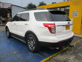 2014  Ford Explorer - Image 30