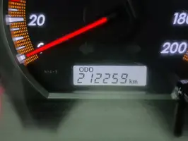 2015  Toyota Hilux - Image 24