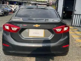 2017  Chevrolet Cruze - Image 4