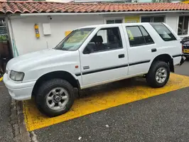 2000  Chevrolet Rodeo - Image 1