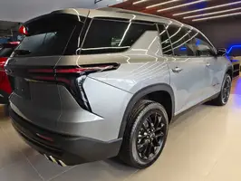 2025  Chevrolet Traverse - Image 4