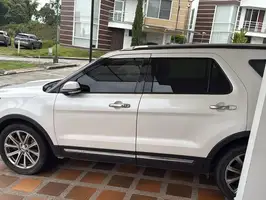 2017  Ford Explorer - Image 3