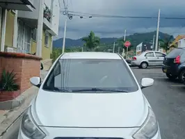 2017  Hyundai Accent - Image 2