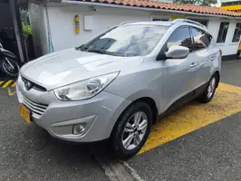 2011  Hyundai Tucson - Image 2