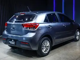 2020  Kia Rio - Image 5