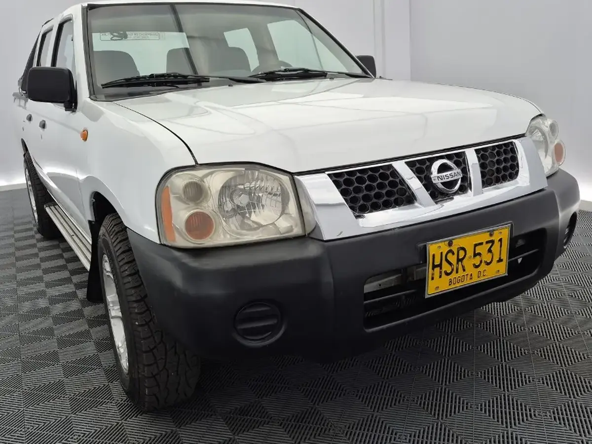 2013  Nissan Np300