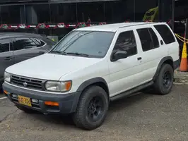 2000  Nissan Pathfinder - Image 4