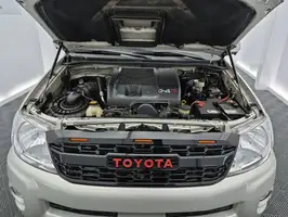 2011  Toyota Hilux - Image 2