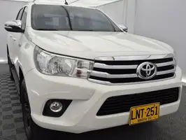 2016  Toyota Hilux - Image 3