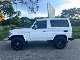 1996  Toyota Land - Image 4