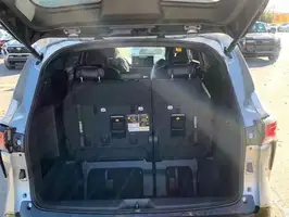 2025  Toyota Sienna - Image 3