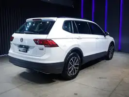 2018  Volkswagen Tiguan - Image 5