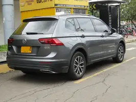 2018  Volkswagen Tiguan - Image 5