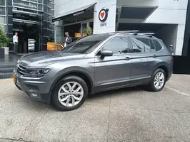 2019  Volkswagen Tiguan - Image 3