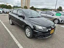 2017  Volkswagen Voyage - Image 2