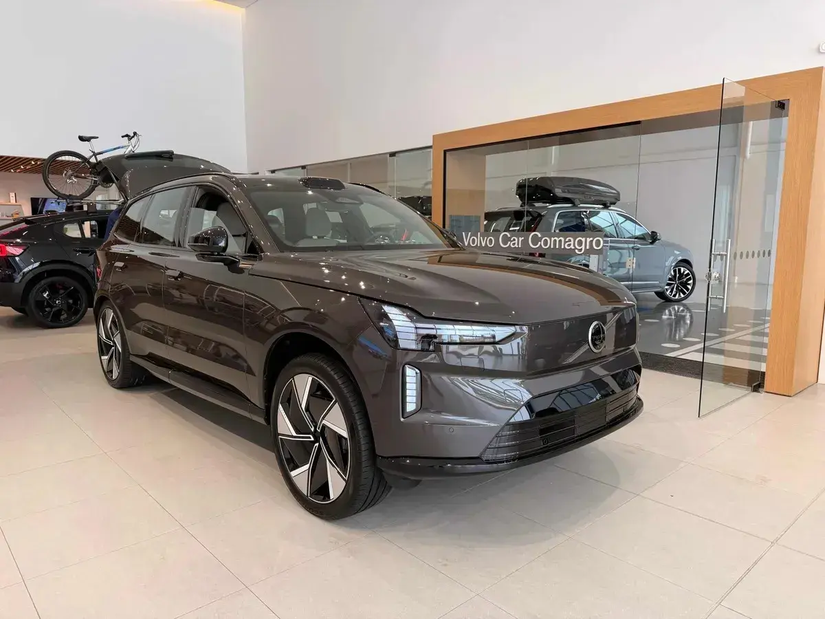 2025  Volvo Unknown