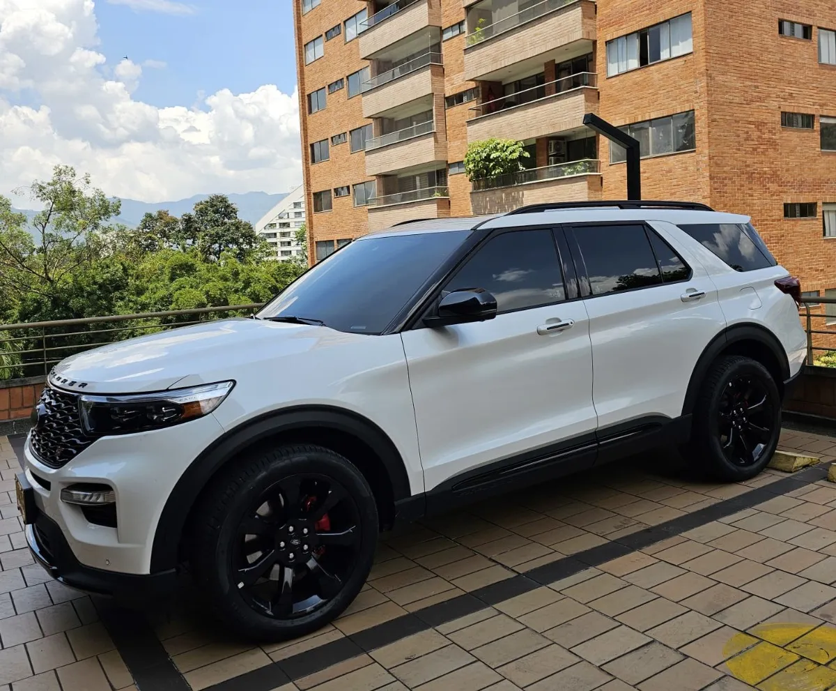 2023 Ford Explorer low mileage car in Tampa