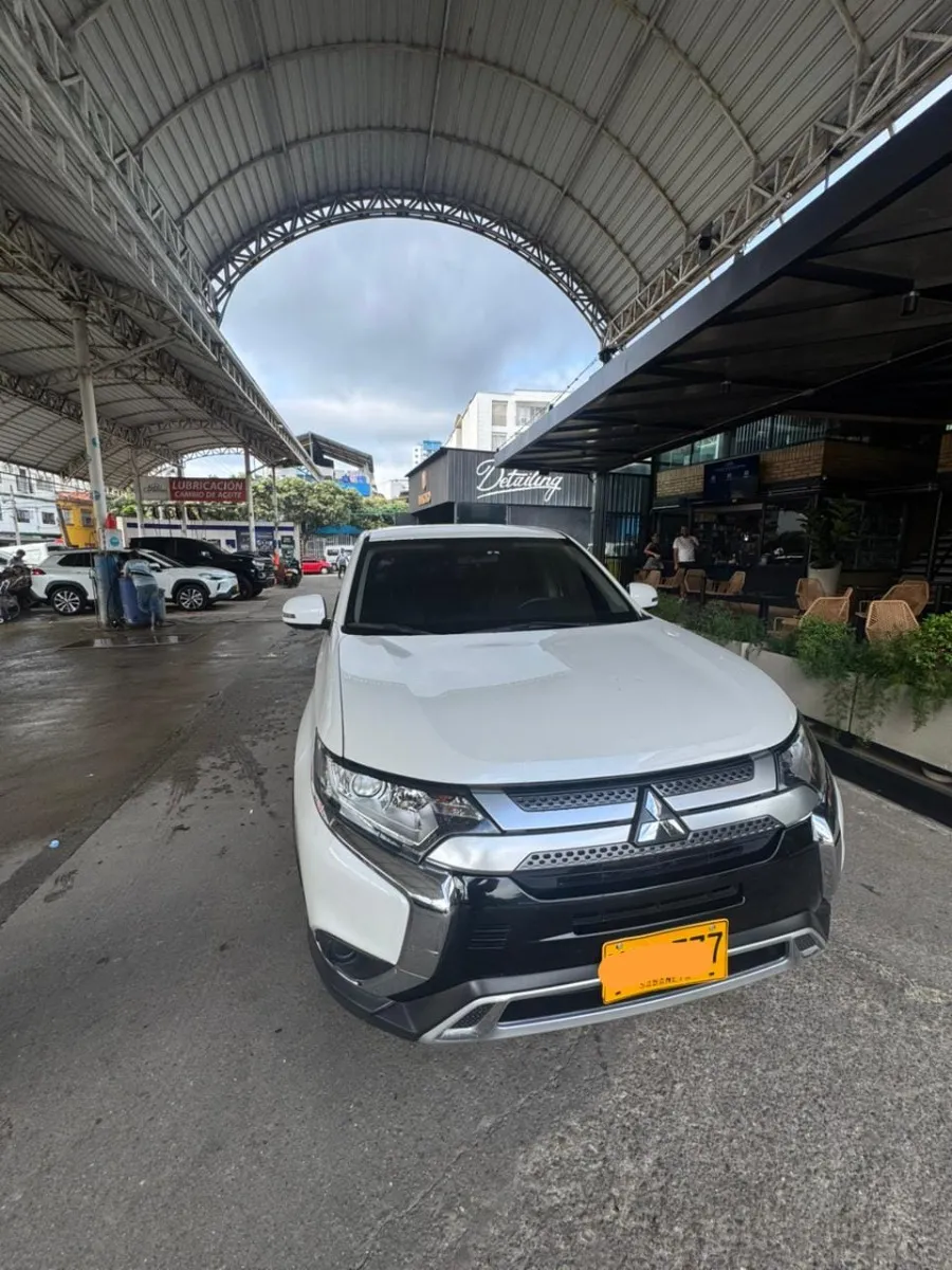 2022 Mitsubishi Unknown low mileage car in Tampa