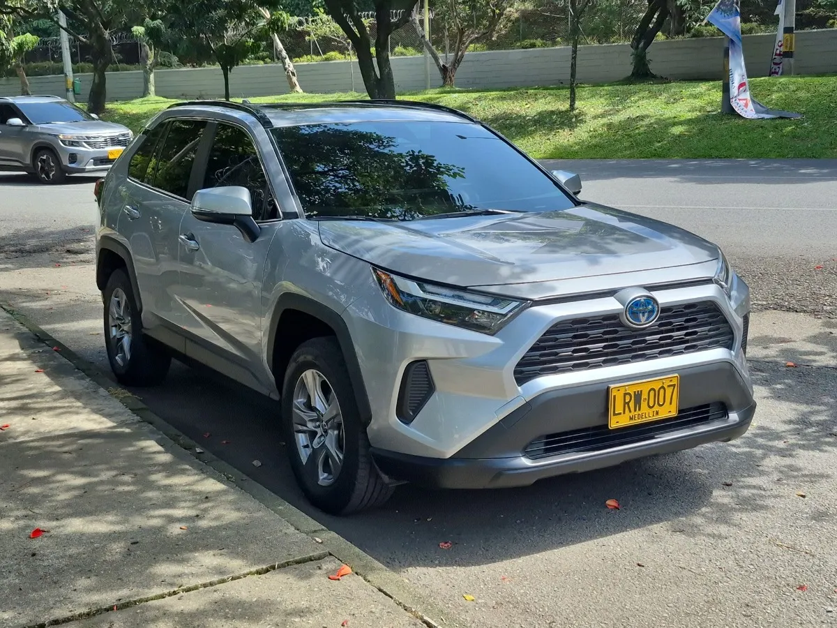 2022 Toyota Rav low mileage car in Tampa